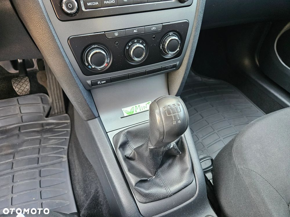 Skoda Octavia 1.6 Ambiente - 32