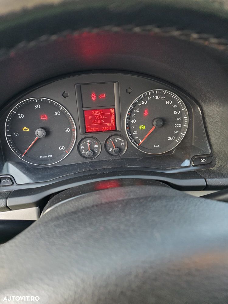 Volkswagen Golf 2.0 TDI DSG Trendline - 12