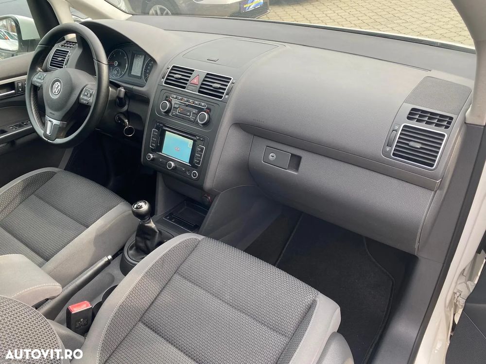 Volkswagen Touran - 14