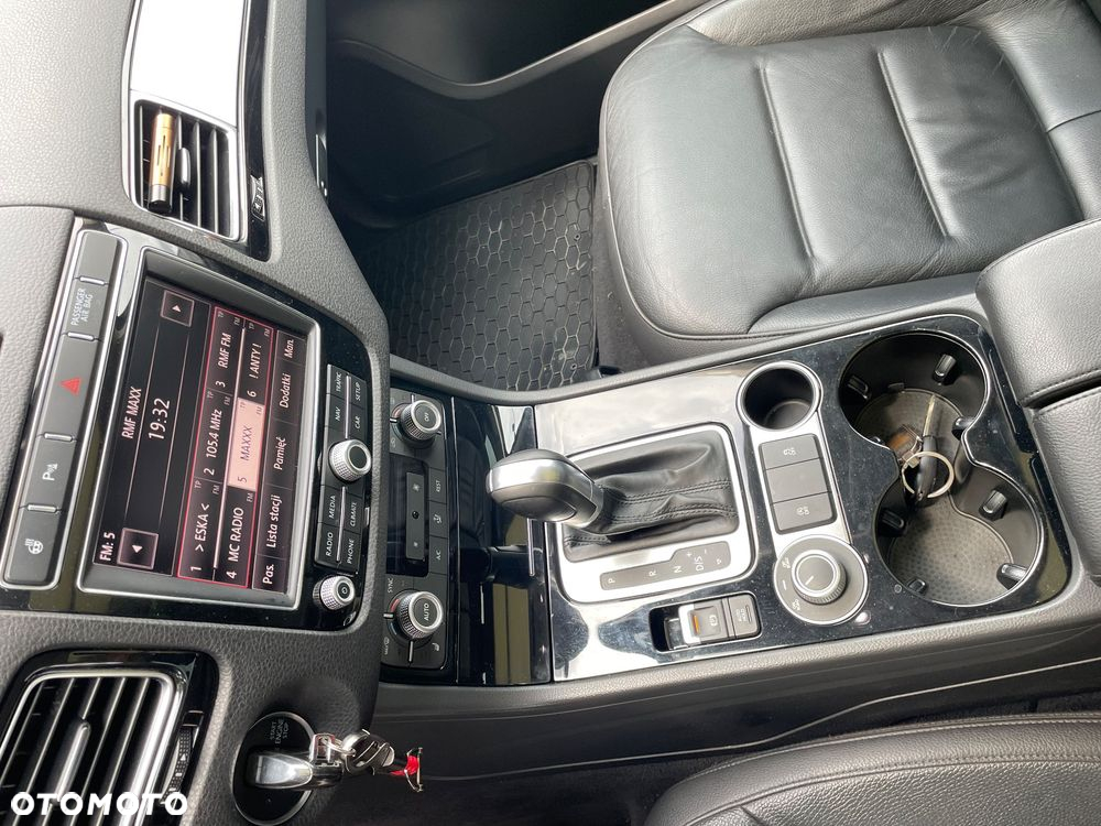 Volkswagen Touareg 3.0 V6 TDI BMT Perfectline - 22