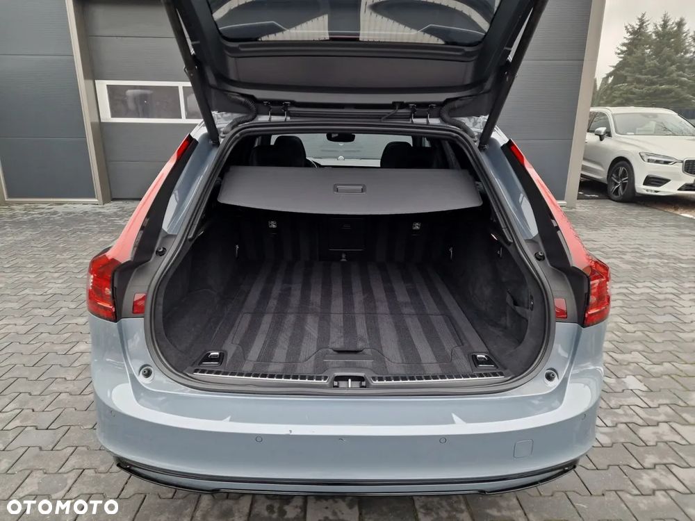 Volvo V90 T8 AWD Plug-In Hybrid R-Design - 9
