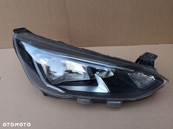 FORD FOCUS MK4 18- LAMPA PRZEDNIA PRAWA KOMPLETNA LED EUROPA STAN BDB