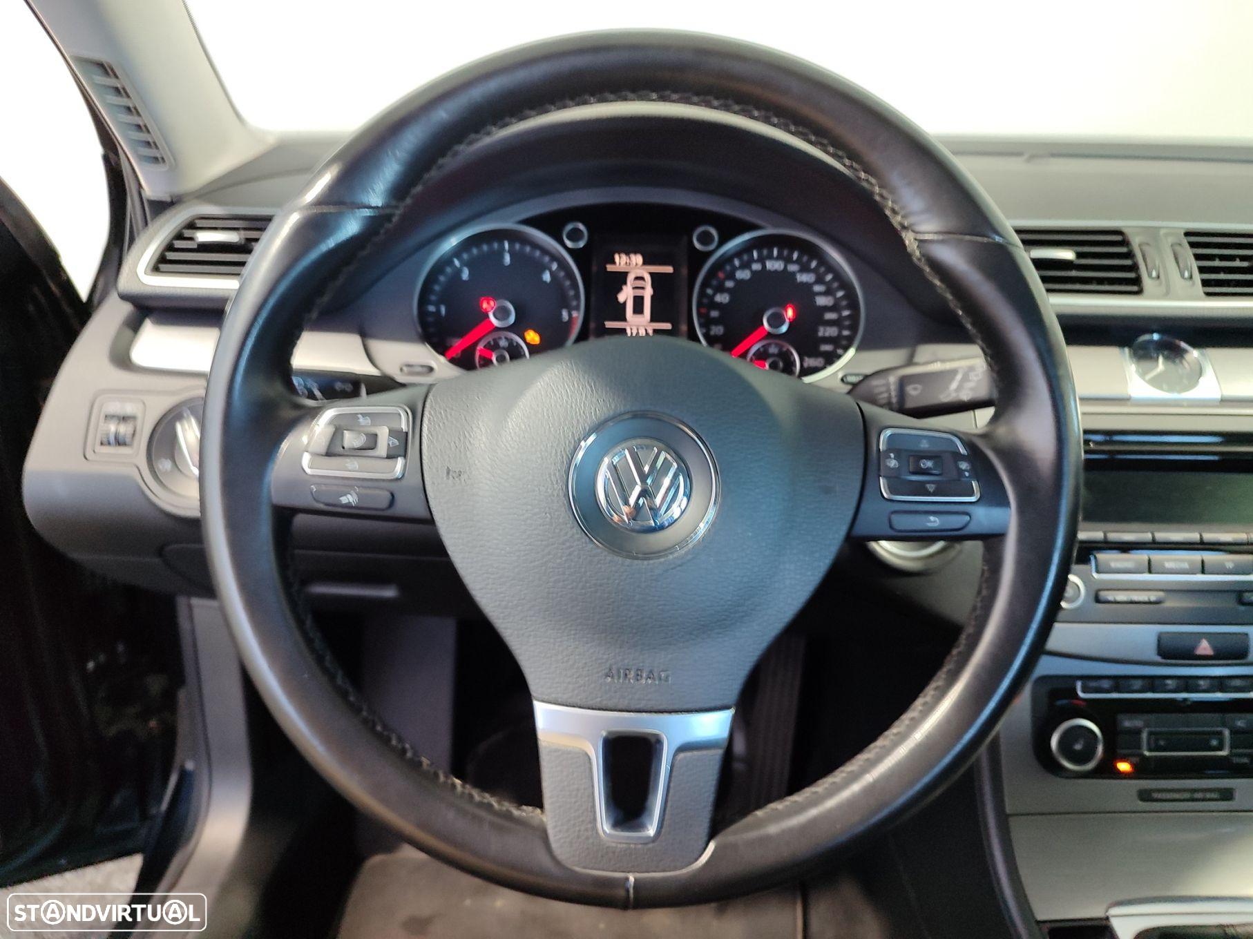 VW Passat Variant 1.6 TDI Confortline BlueMotion - 16