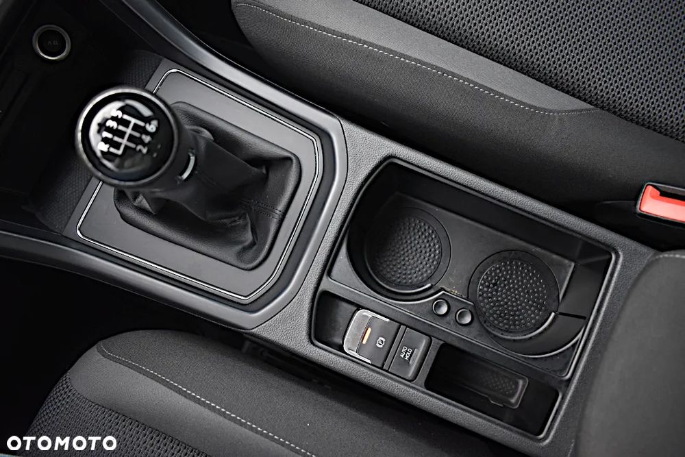 Volkswagen Touran 1.6 TDI BMT Comfortline - 24