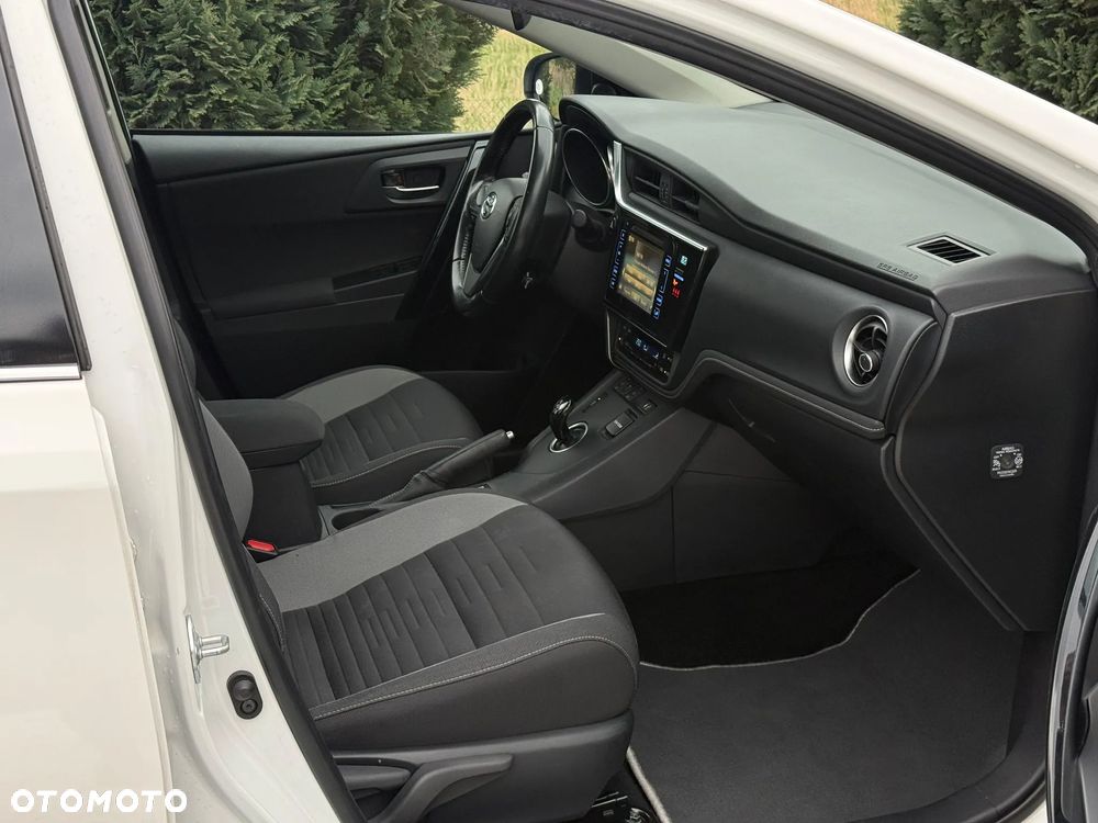 Toyota Auris - 12
