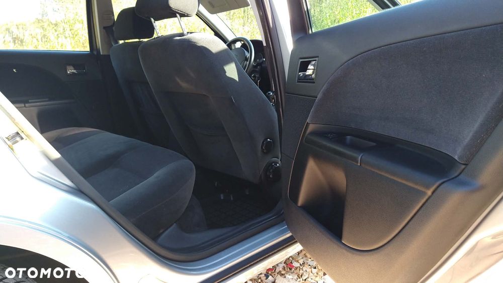 Ford Mondeo 1.8 Ghia - 12