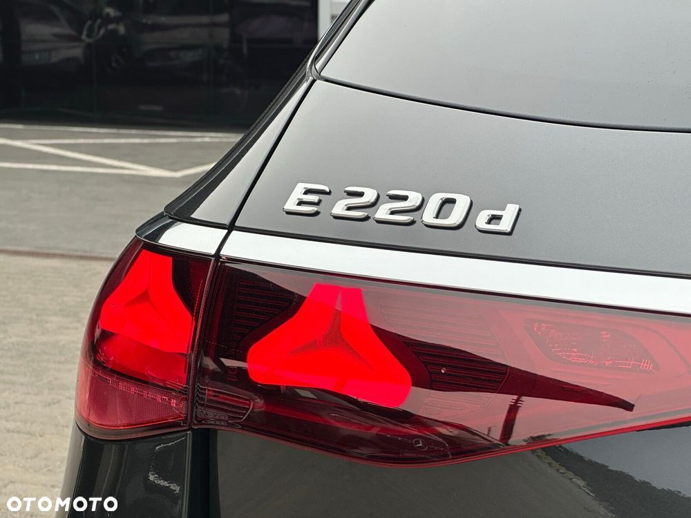 Mercedes-Benz Klasa E 220 d mHEV 4-Matic AMG 9G-Tronic - 11