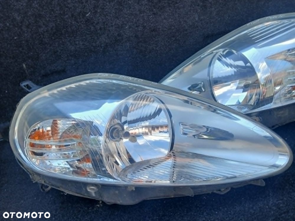 Fiat Grande Punto Lampa przednia prawa. - 1