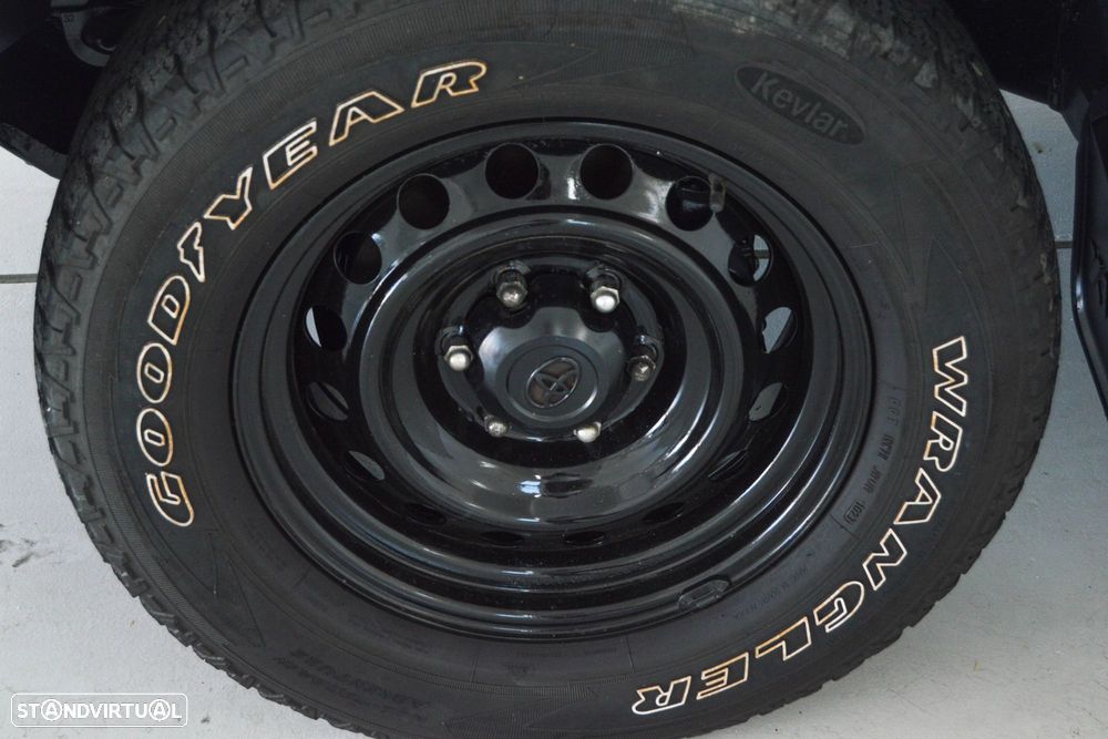 Toyota Hilux 2.4 D-4D 4X2 Cabine Dupla 5L - 25