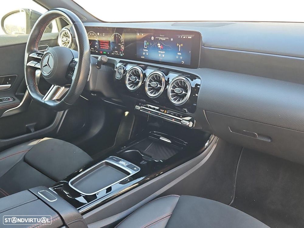 Mercedes-Benz A 250 e AMG Line - 16