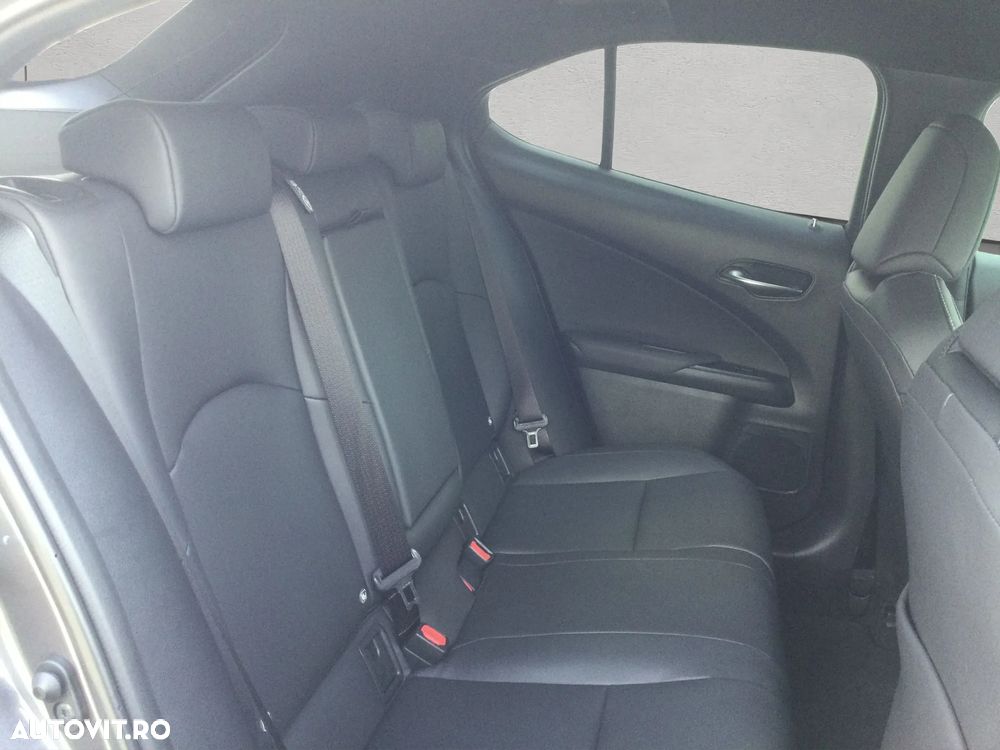 Lexus UX 300h FWD CVT HEV F Sport Design - 14