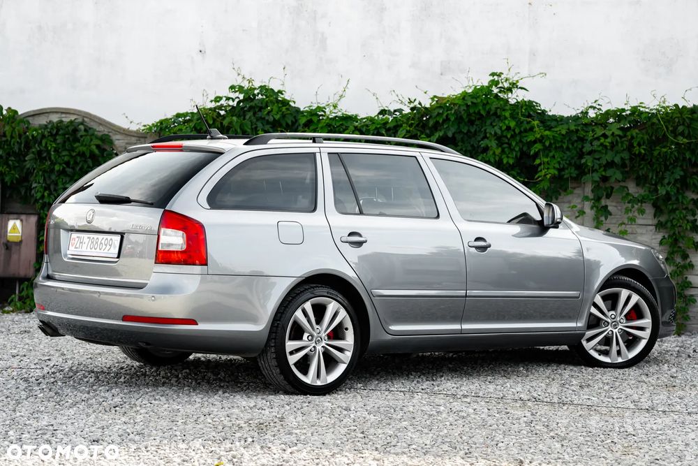 Skoda Octavia 2.0 TSI DSG RS - 16