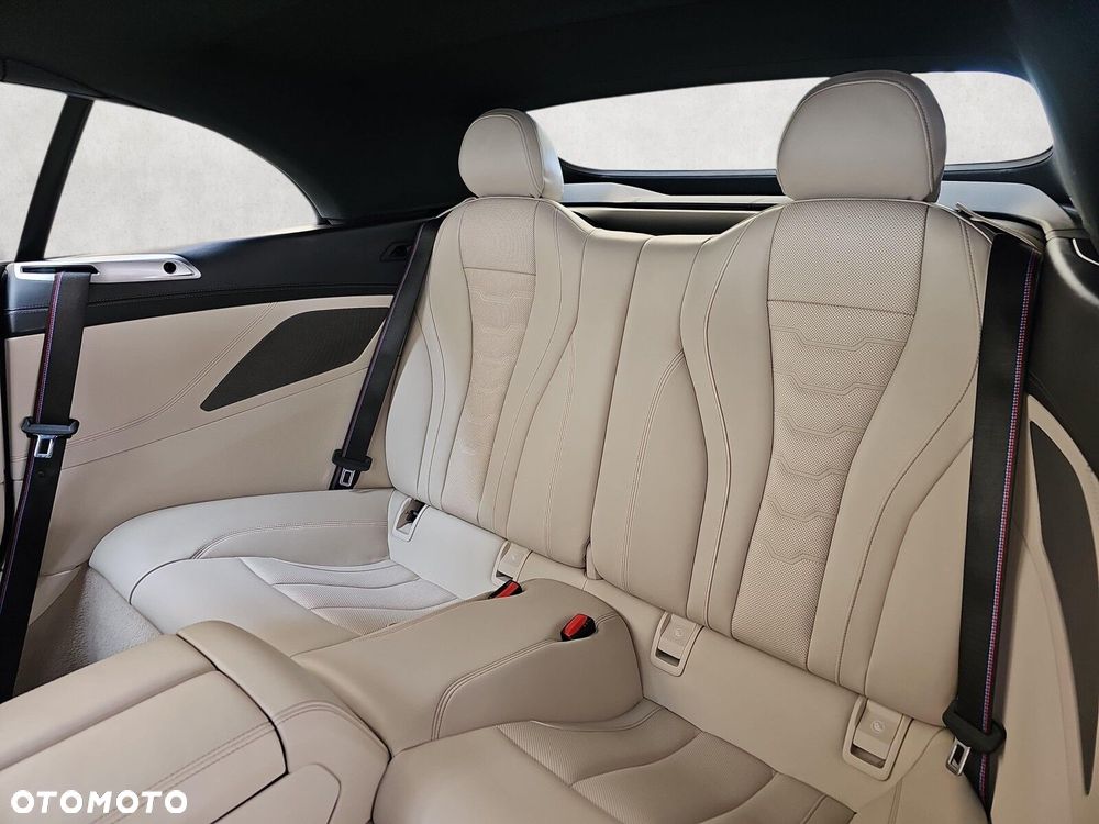 BMW Seria 8 - 12