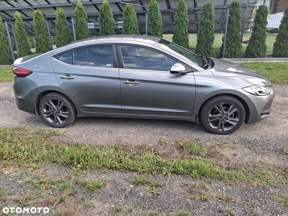 Hyundai Elantra - 3