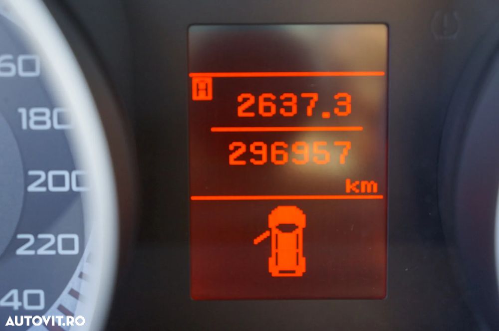 Mitsubishi Outlander - 25