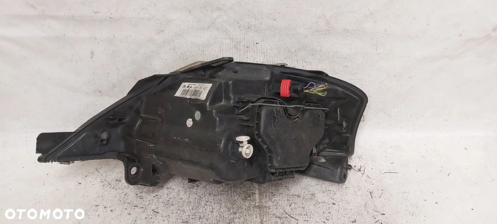 .  PRZOD PRZEDNIA LAMPA PRAWA CITROEN C3 - 3
