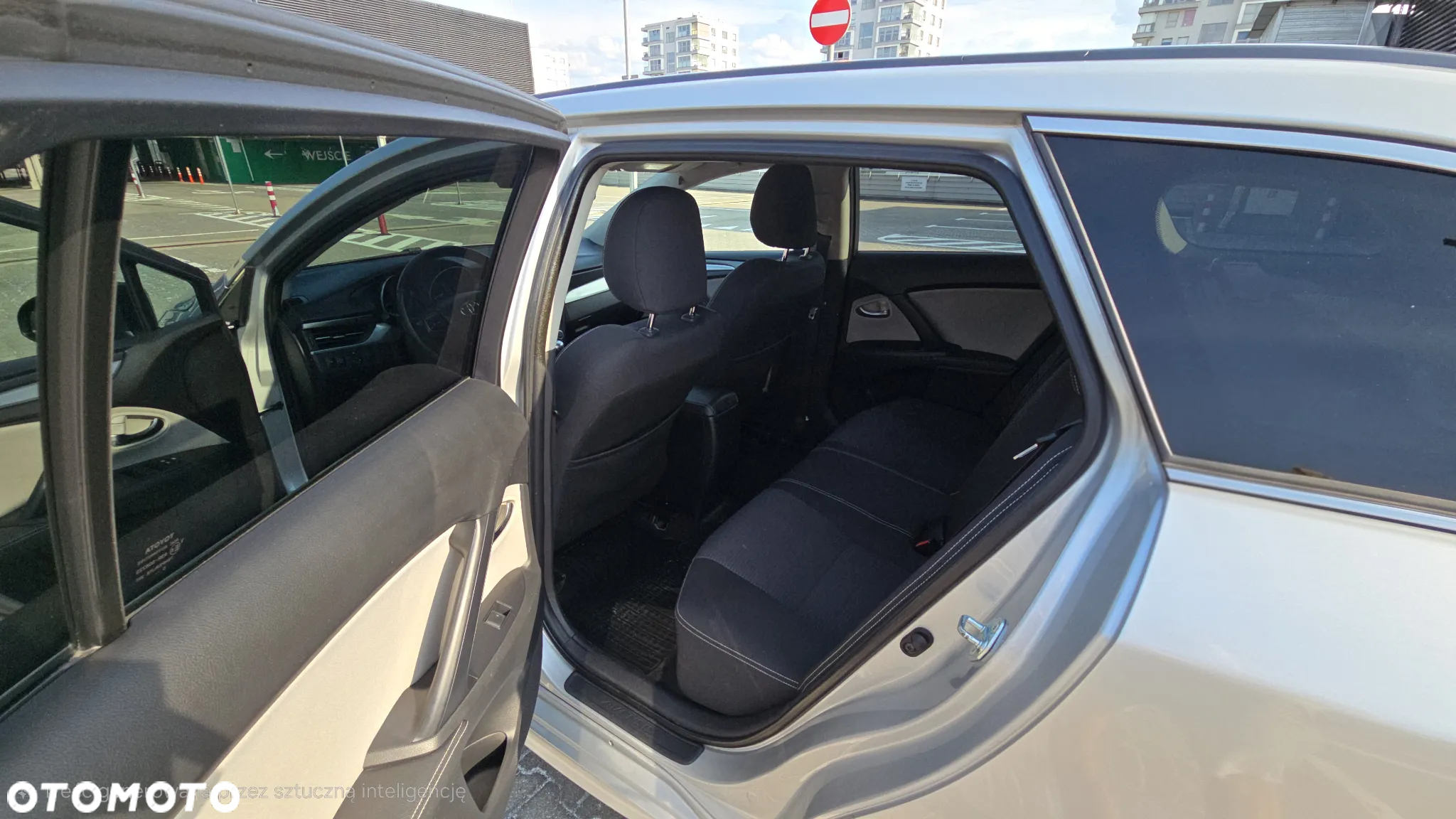 Toyota Avensis 2.0 D-4D Premium - 20