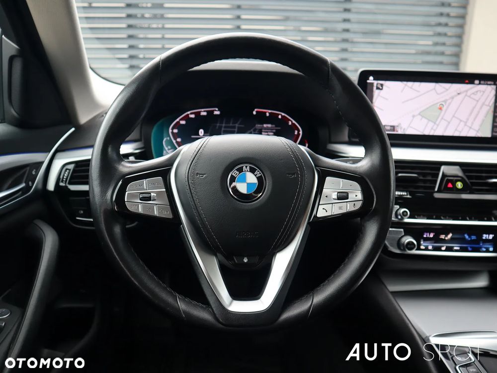 BMW Seria 5 518d mHEV - 18