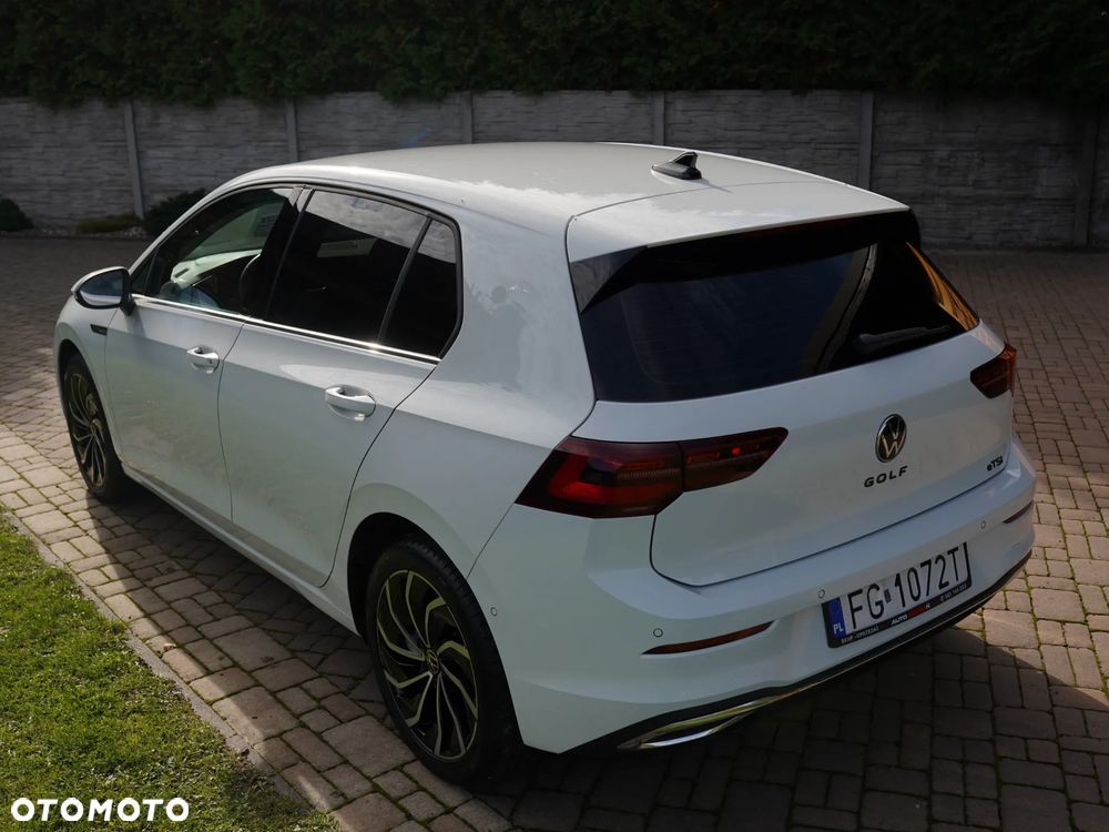 Volkswagen Golf 1.5 eTSI Style DSG - 25