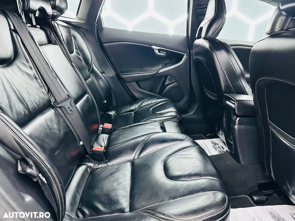 Volvo V40 D2 R Design - 7