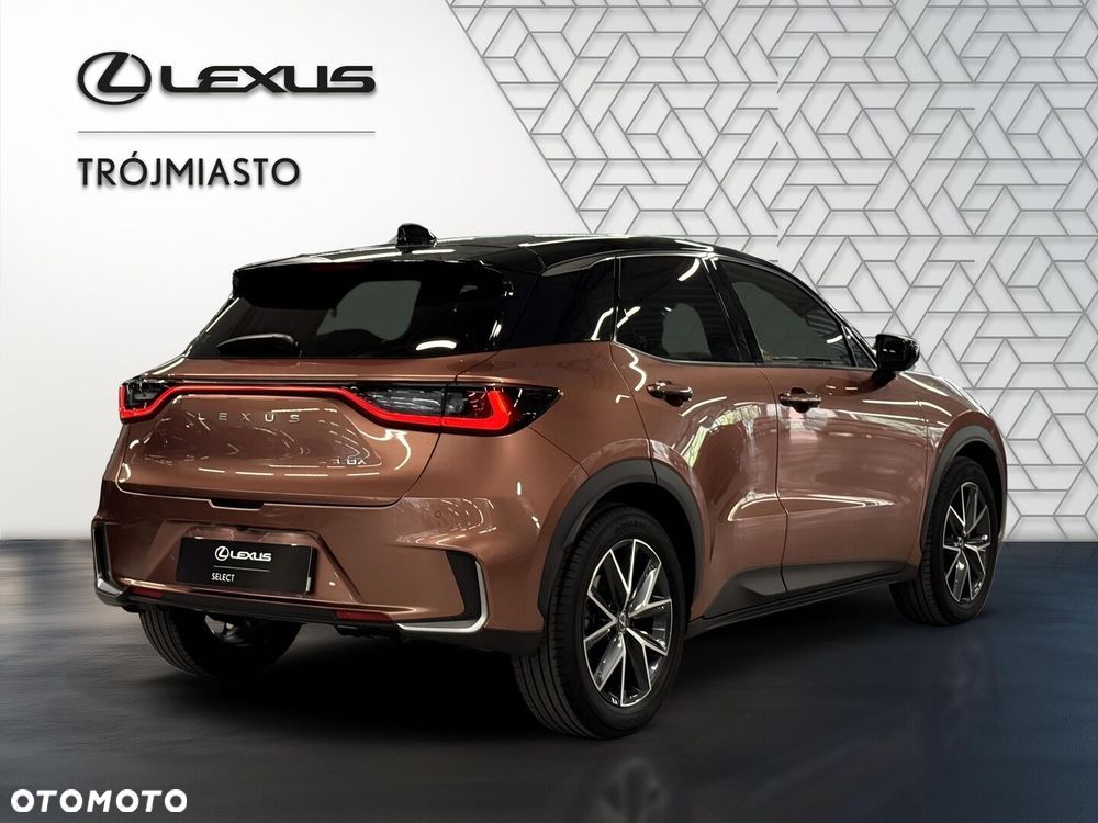 Lexus LBX - 6