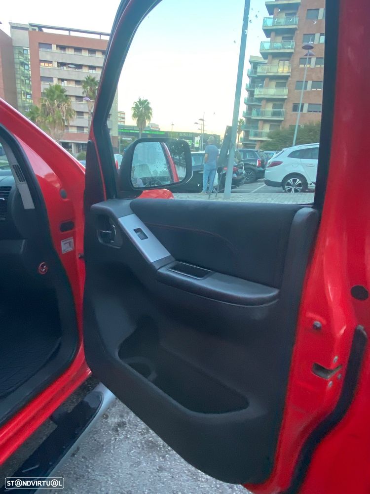 Nissan Navara 2.5 dCi CD LE Hi-Tech +P.Premium 4WD - 13