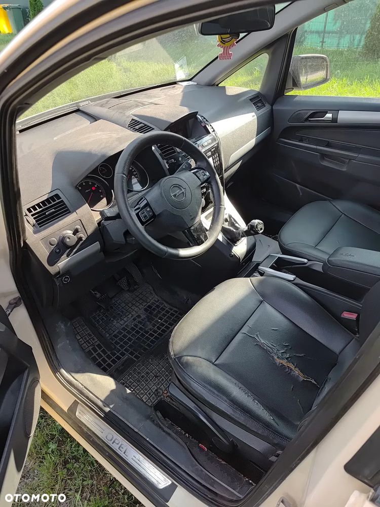 Opel Zafira - 10
