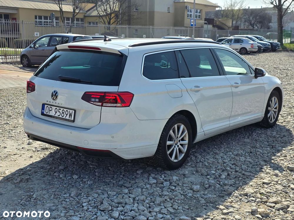 Volkswagen Passat Variant 2.0 TDI SCR DSG Business - 9