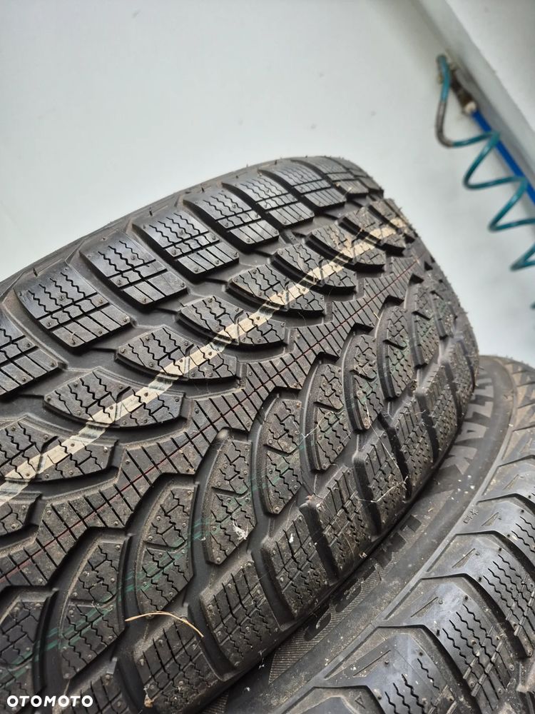 Opony BRIDGESTONE BLIZZAK LM-32 235/60R17 NOWE - 4