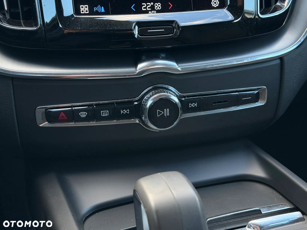 Volvo XC 60 B4 B Momentum - 18