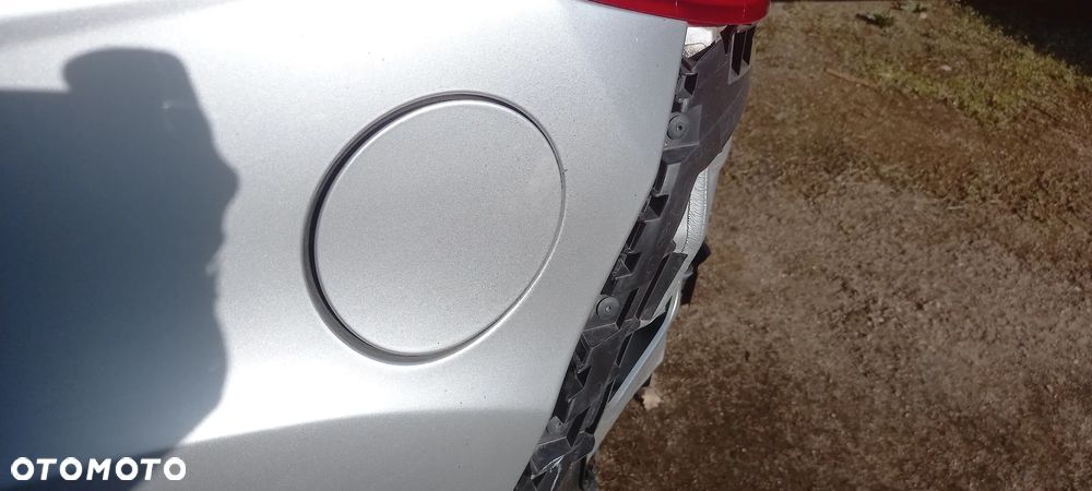 Klapka wlewu paliwa Ford Fiesta MK7  69