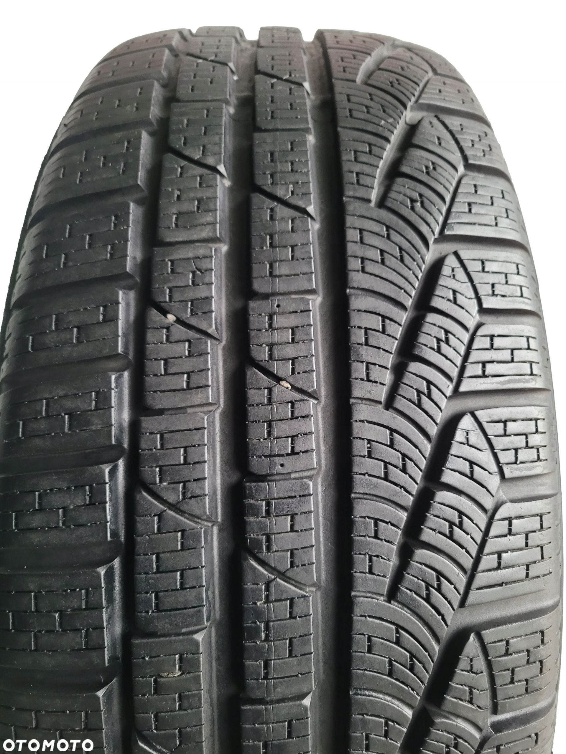 Pirelli winter 210 sottozero serie II 235/55 R18 104H 8 8.5mm 2021 - 1