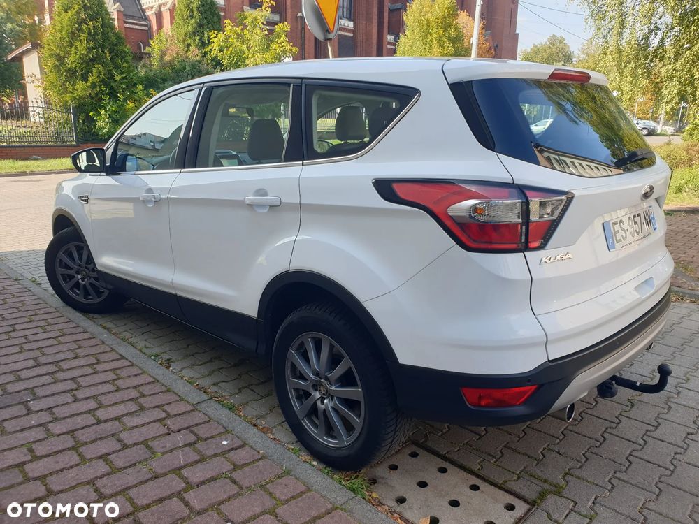 Ford Kuga 2.0 TDCi 2x4 Titanium - 4
