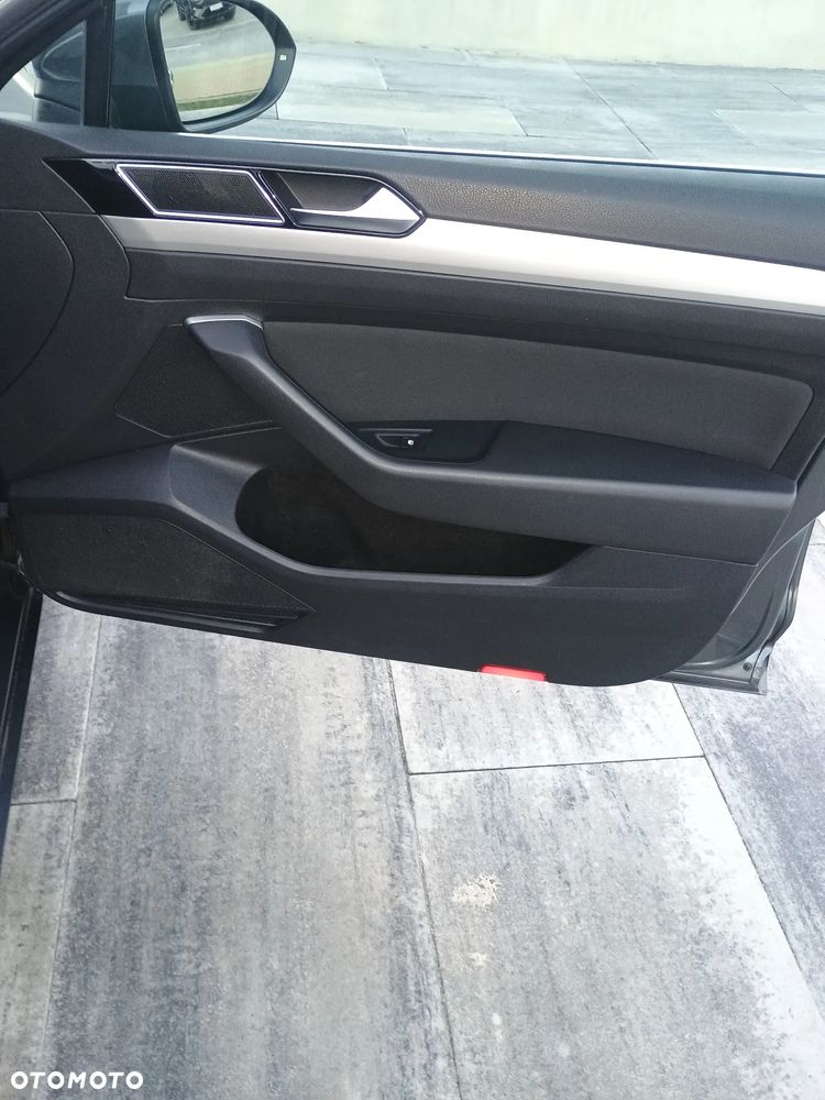 Volkswagen Passat 1.6 TDI SCR DSG Business - 11