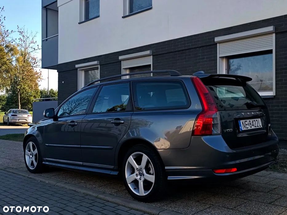 Volvo V50 D2 R-Design - 11
