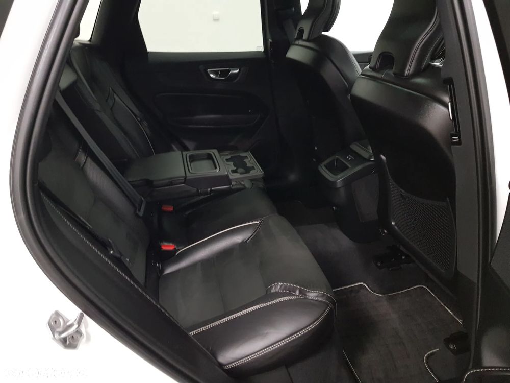 Volvo XC 60 D4 Geartronic RDesign - 17