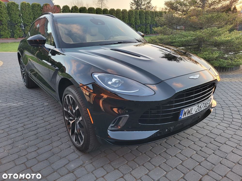 Aston Martin DBX - 3