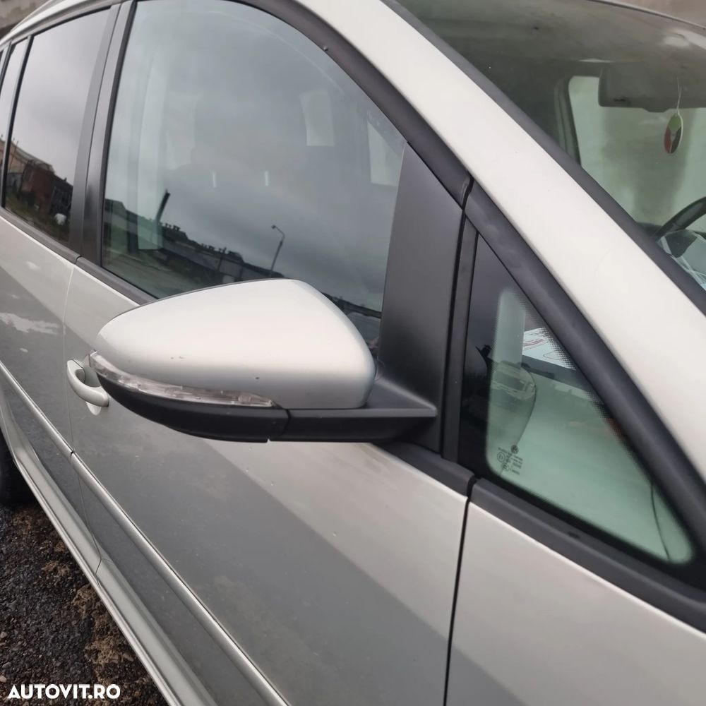 Volkswagen Touran 2.0 TDI DSG Comfortline - 3