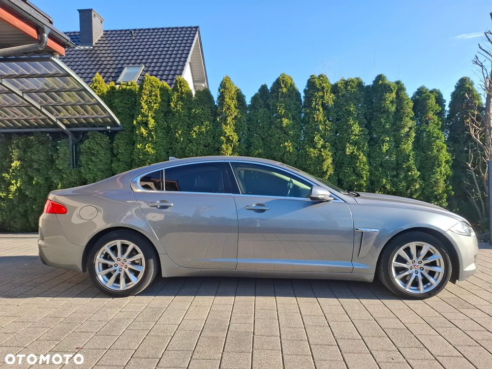 Jaguar XF 2.2 D Premium Luxury - 4
