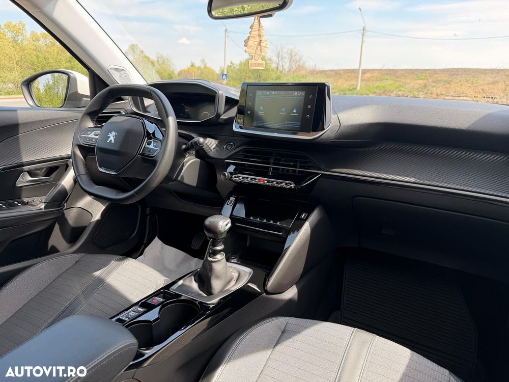Peugeot 2008 1.2 L PureTech STT Allure - 4