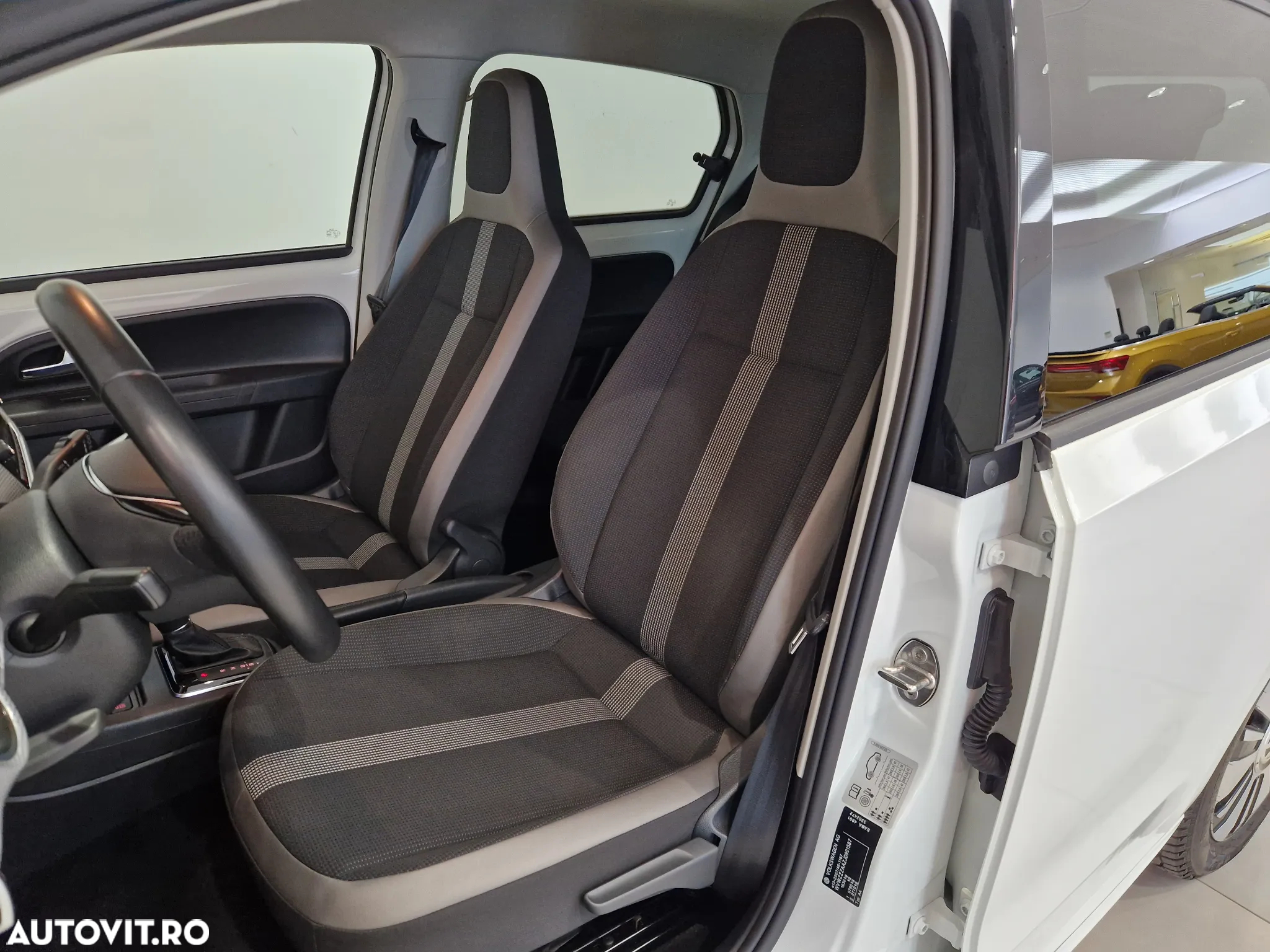 Volkswagen up! e-up! - 11