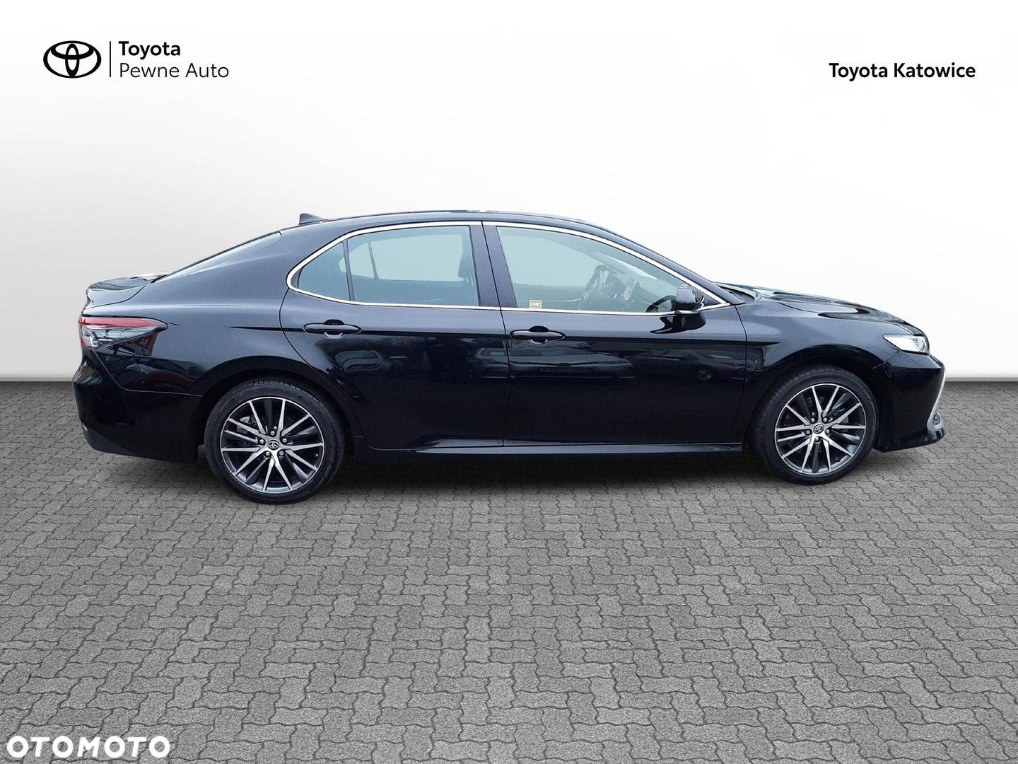 Toyota Camry - 18