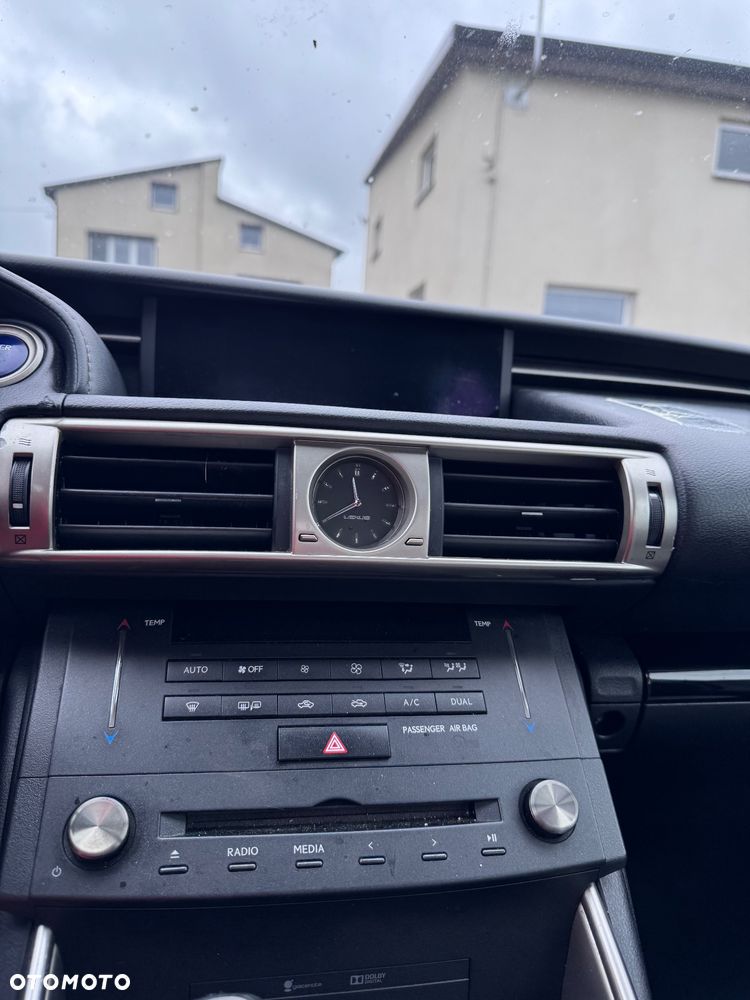 Lexus IS 300h Elegance - 17