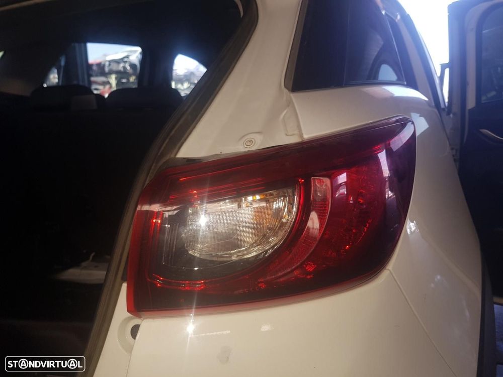 FAROLIM TRASEIRO DIREITO MAZDA CX-3 DK - 1