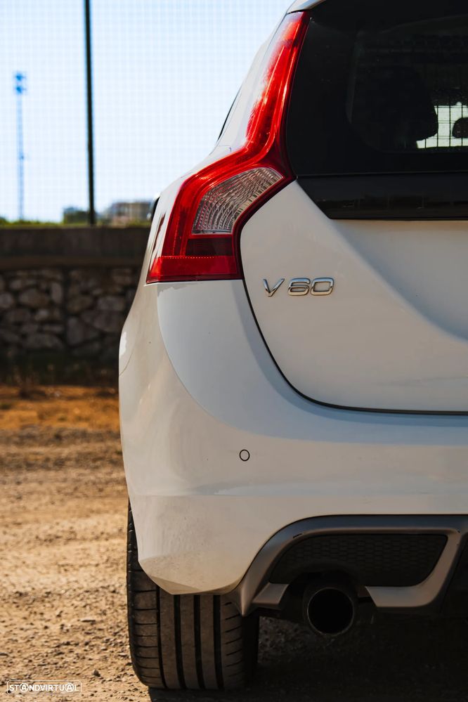 Volvo V60 2.0 D3 R-Design Start/Stop - 7