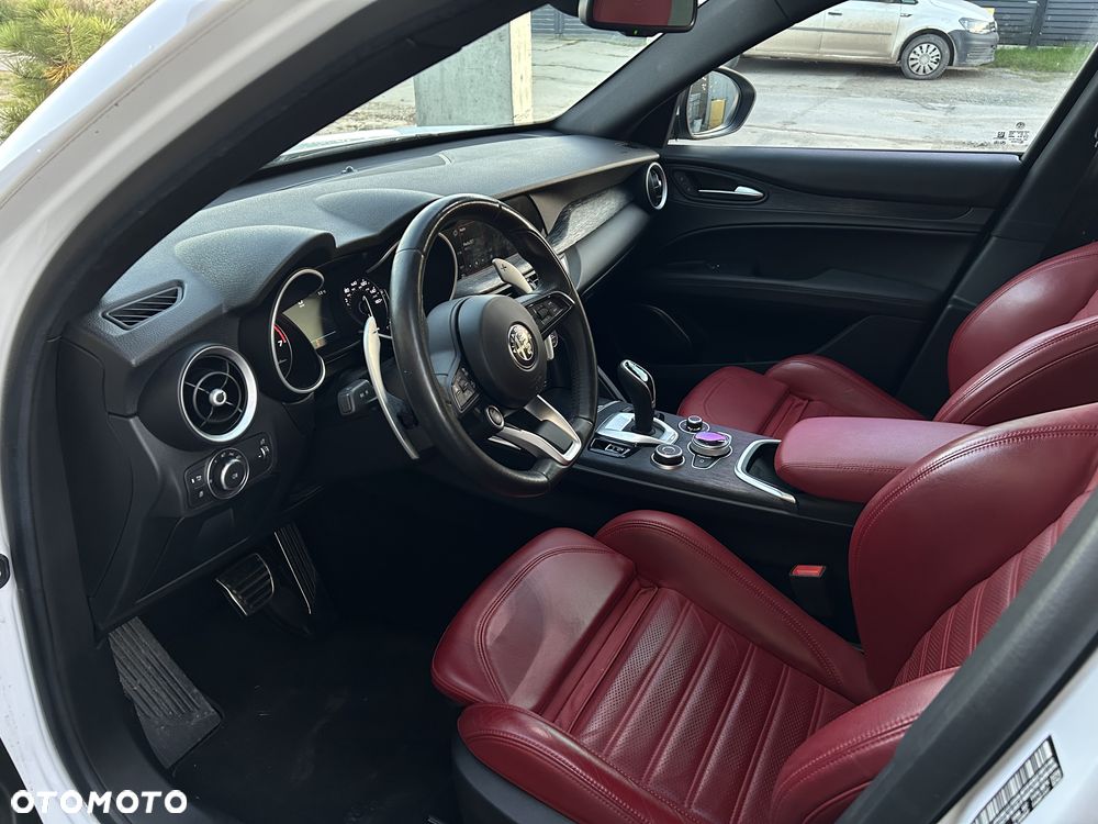 Alfa Romeo Stelvio - 17