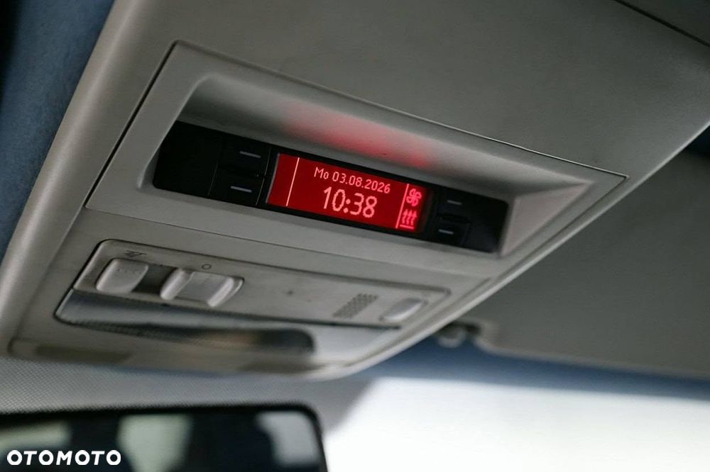 Volkswagen Multivan - 7