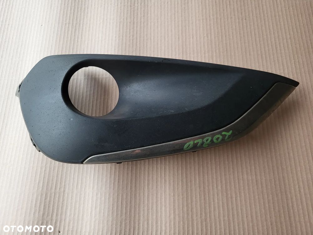 Kratka zderzaka lewa chrom Peugeot 208 LIFT - 2