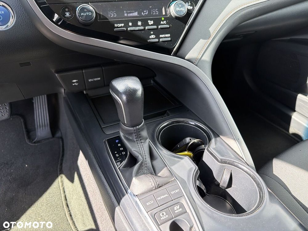 Toyota Camry 2.5 Hybrid Comfort CVT - 19