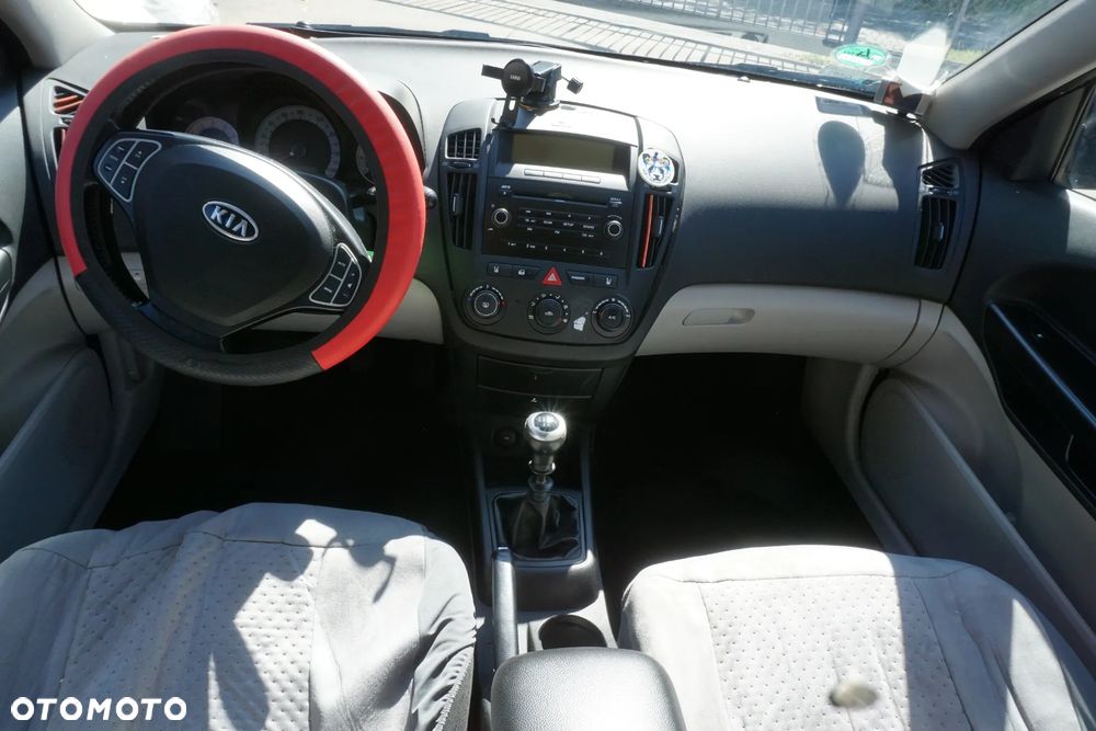 Kia Ceed - 9